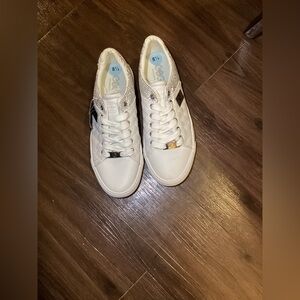 ❤️💕❤️Guess Sneakers